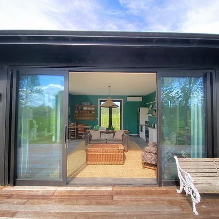 Stablehouse Garden Shed Villa Masterton Eksteriør bilde